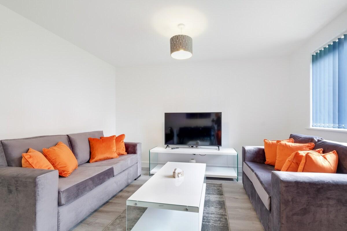 Modern 5 Bedroom 3 Bathroom Serviced House6