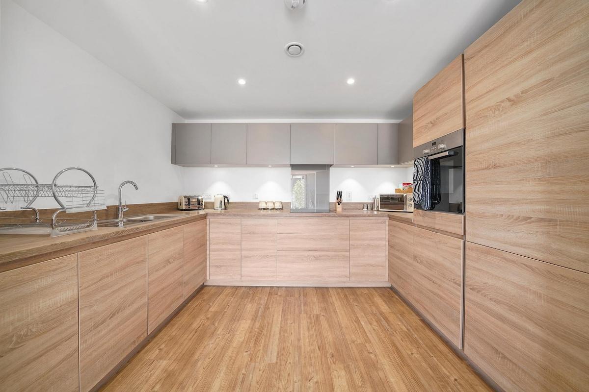 Kennet House 2 Bed and 2 Bath Apt. 74