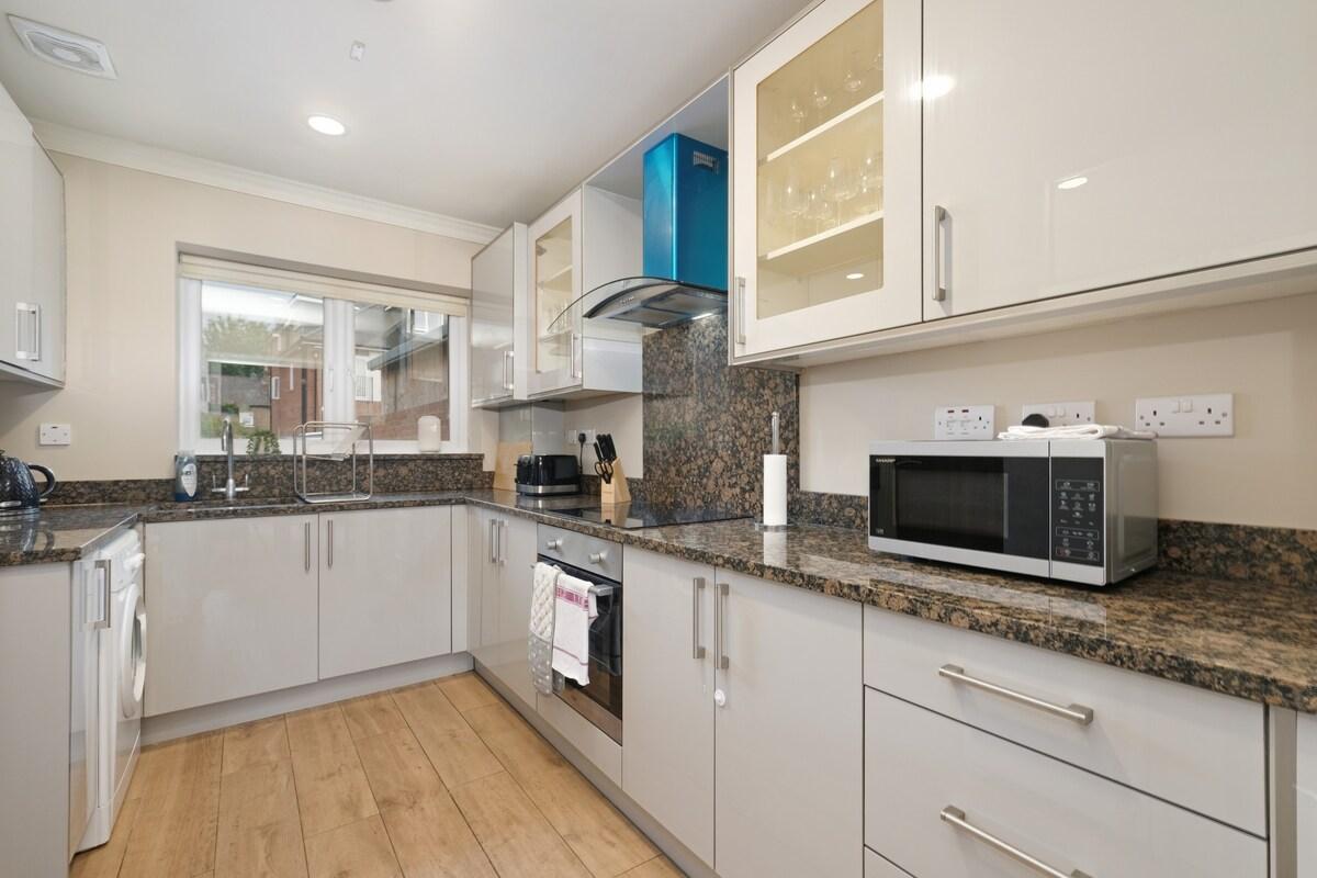 Town Center 4 Bedroom 4 bathroom House (34)3