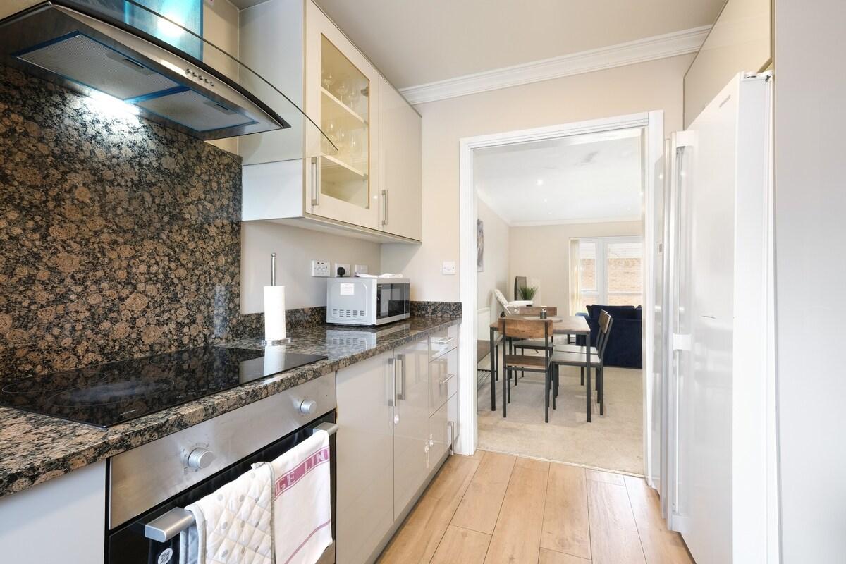 Town Center 4 Bedroom 4 bathroom House (34)5