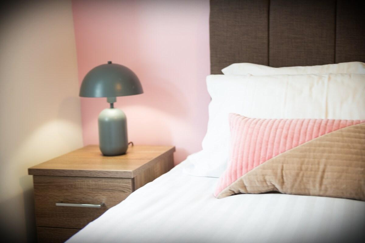 'The Pinky' 1 Bed Apart in Hatfield | FREE Parking2