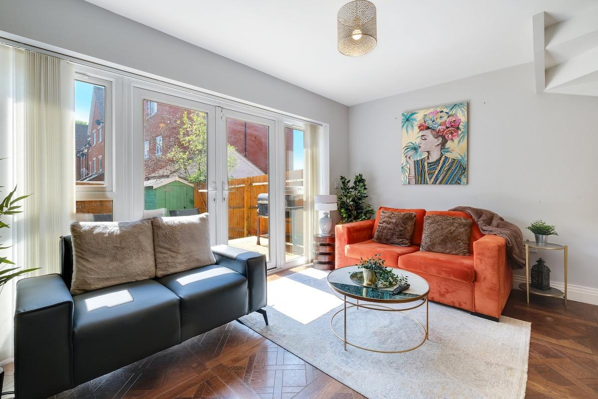 Meyers Close Modern 3 Bedrooms and 2 Bathrooms