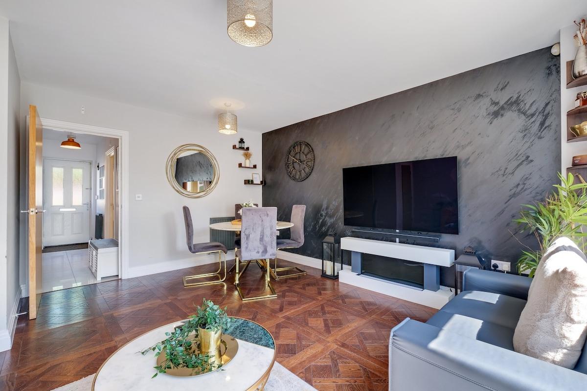 Meyers Close Modern 3 Bedrooms and 2 Bathrooms2