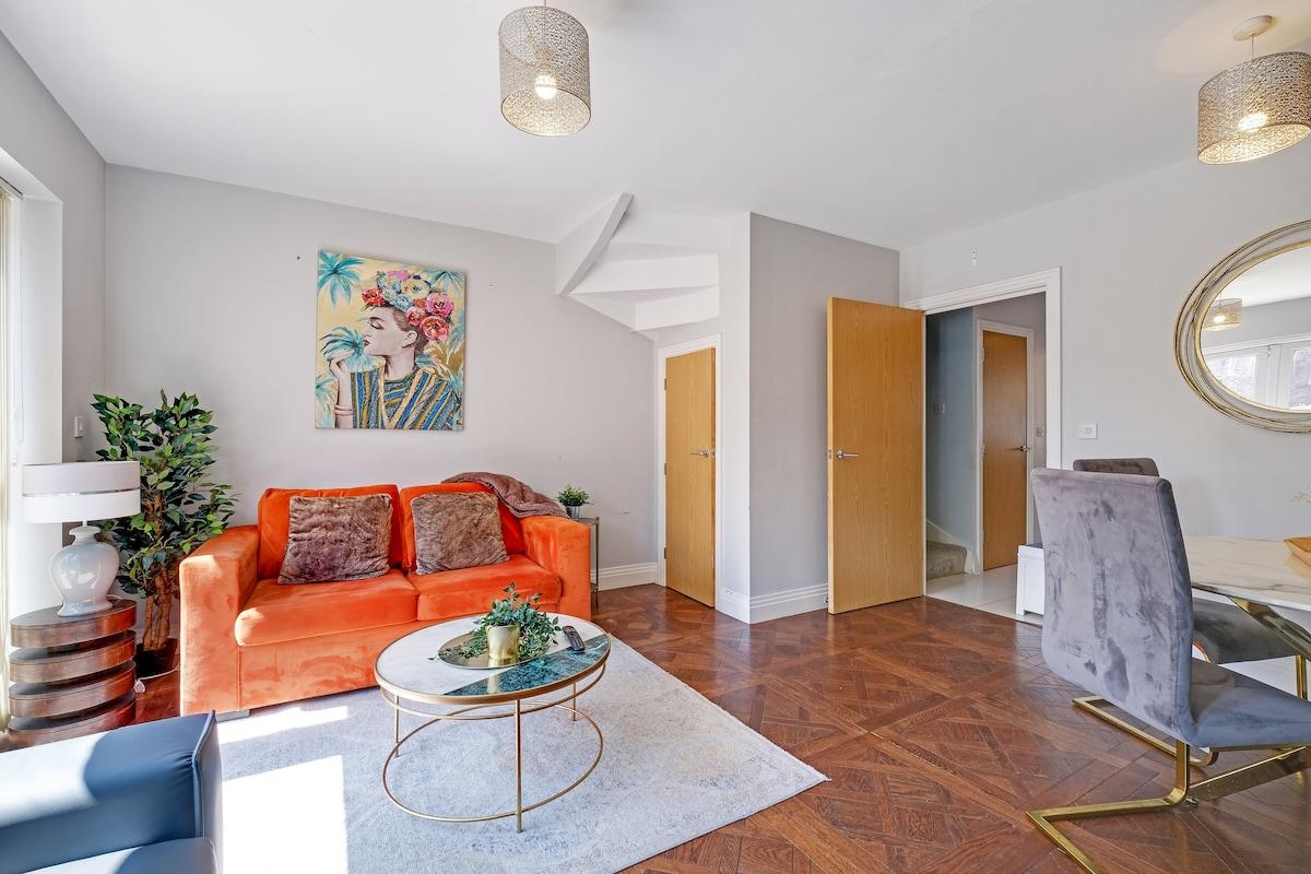 Meyers Close Modern 3 Bedrooms and 2 Bathrooms3