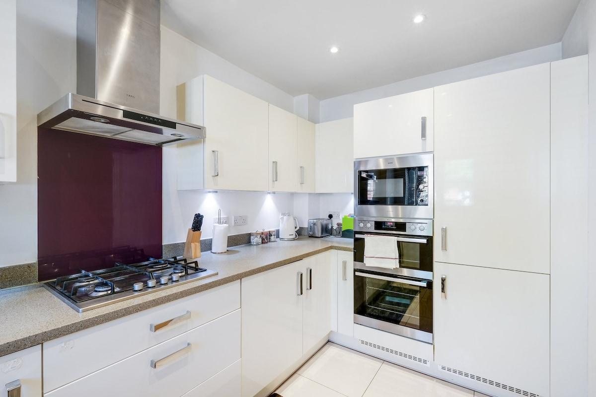 Meyers Close Modern 3 Bedrooms and 2 Bathrooms4