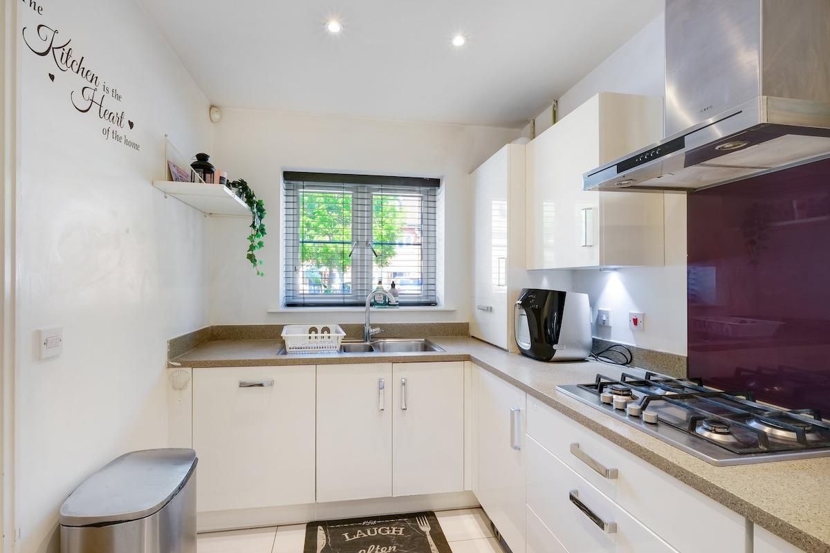 Meyers Close Modern 3 Bedrooms and 2 Bathrooms6