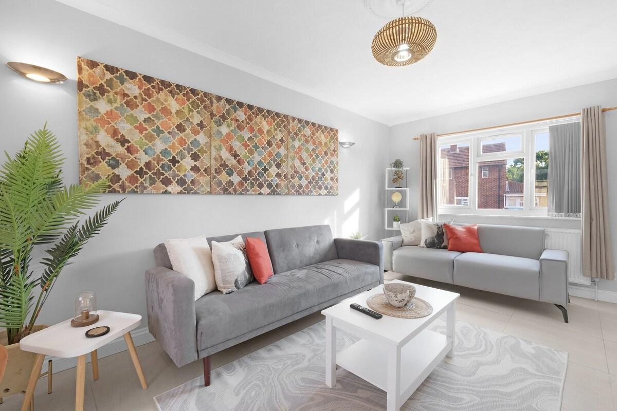 Keel Drive Modern 3-Bedroom, 2.5-Bathroom Home2