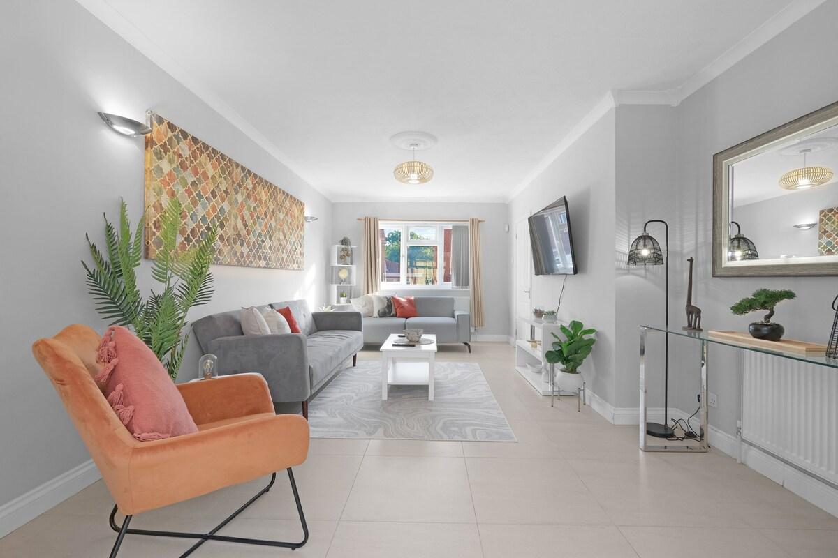 Keel Drive Modern 3-Bedroom, 2.5-Bathroom Home3