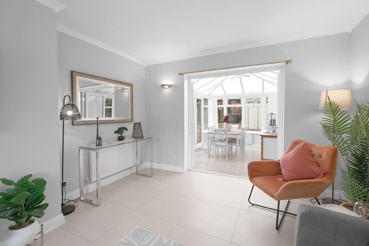 Keel Drive Modern 3-Bedroom, 2.5-Bathroom Home6