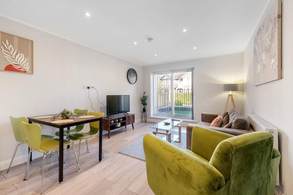 2 Bdr Penthouse with parking High Wycombe Apt. 02