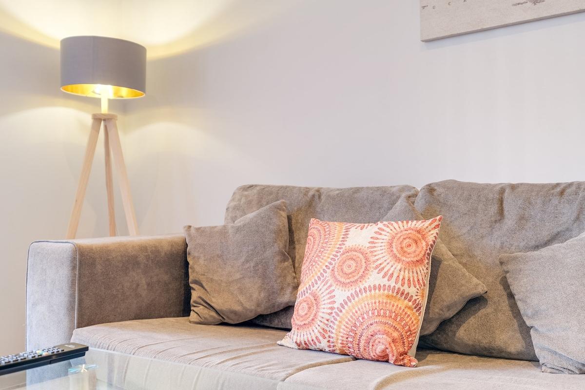 2 Bdr Penthouse with parking High Wycombe Apt. 025
