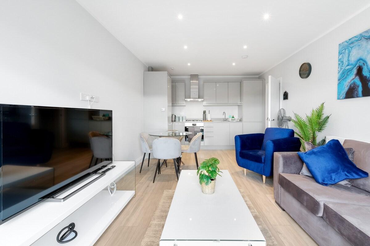 2 Bdr Penthouse with parking High Wycombe Apt. 032