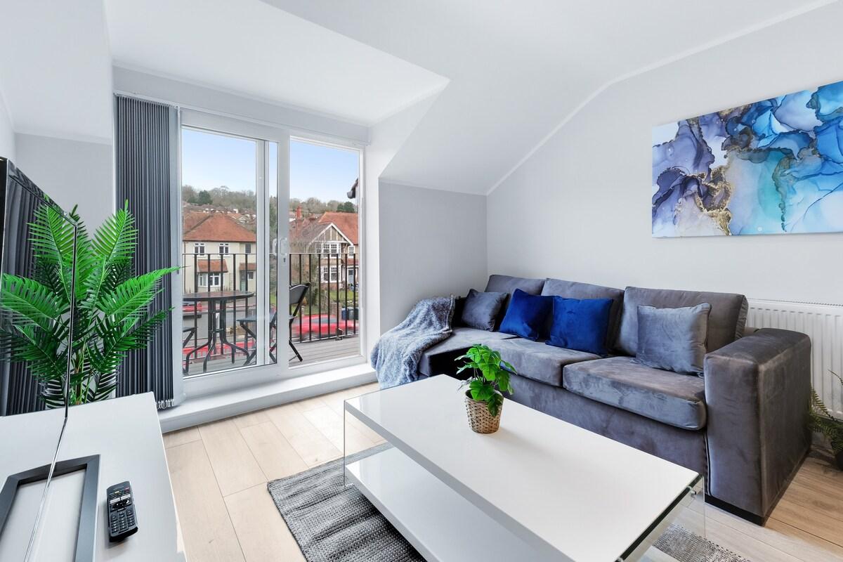 2 Bdr Penthouse with parking High Wycombe Apt. 04
