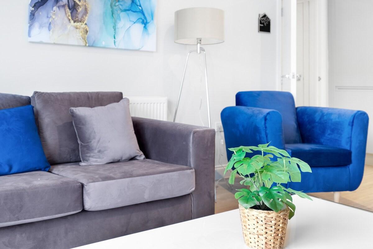 2 Bdr Penthouse with parking High Wycombe Apt. 043