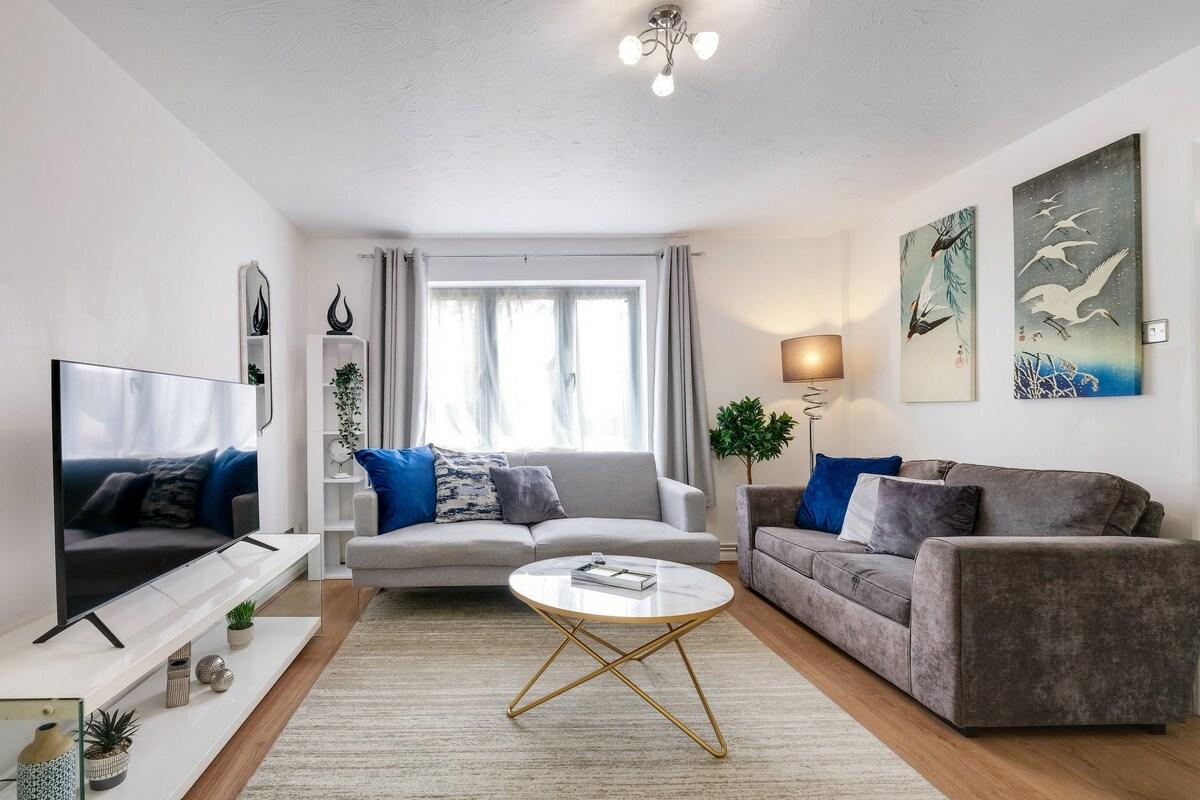 Sharp Close 4  Bedroom, 2 Bathroom in Aylesbury1