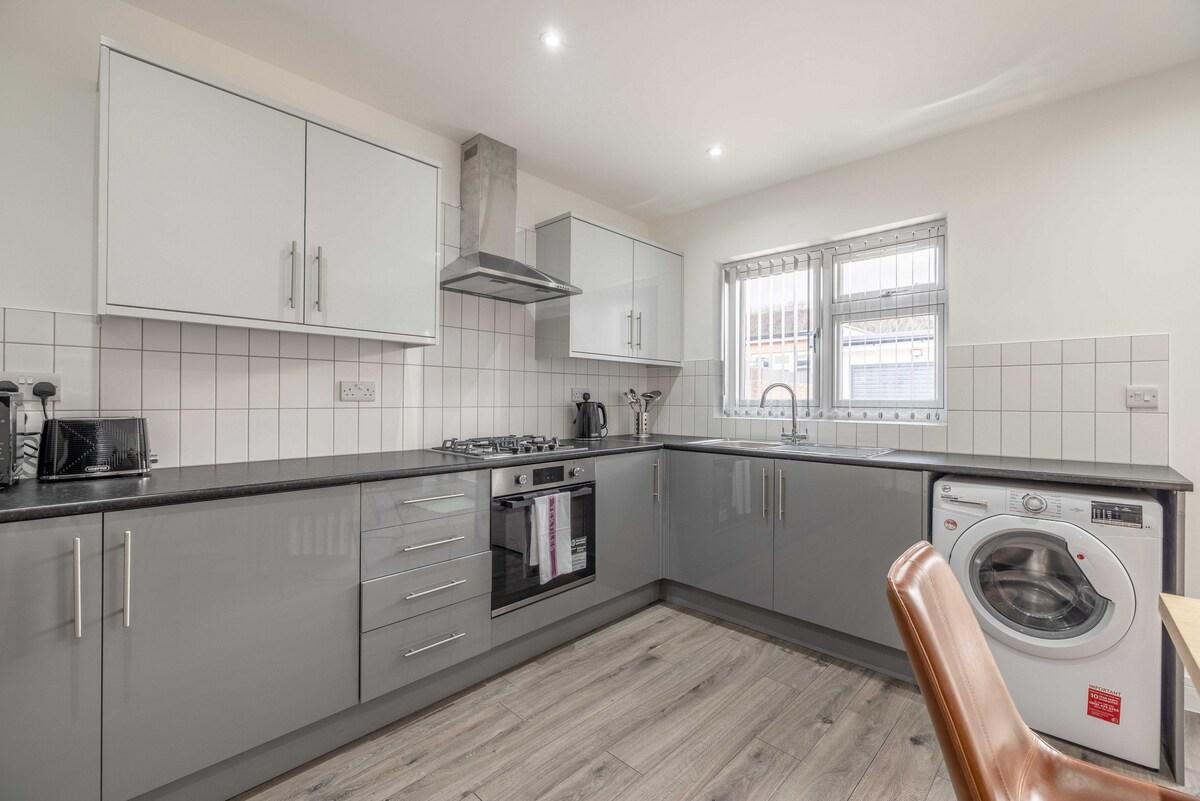 Chic and Comfy 4 Bedroom Stay Baylis Road4