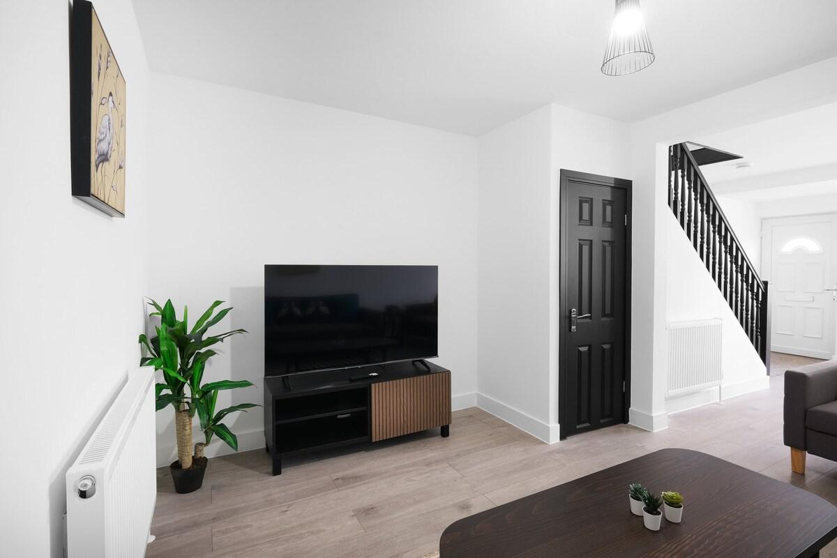 Stylish 2 Bedroom Serviced House in Slough6