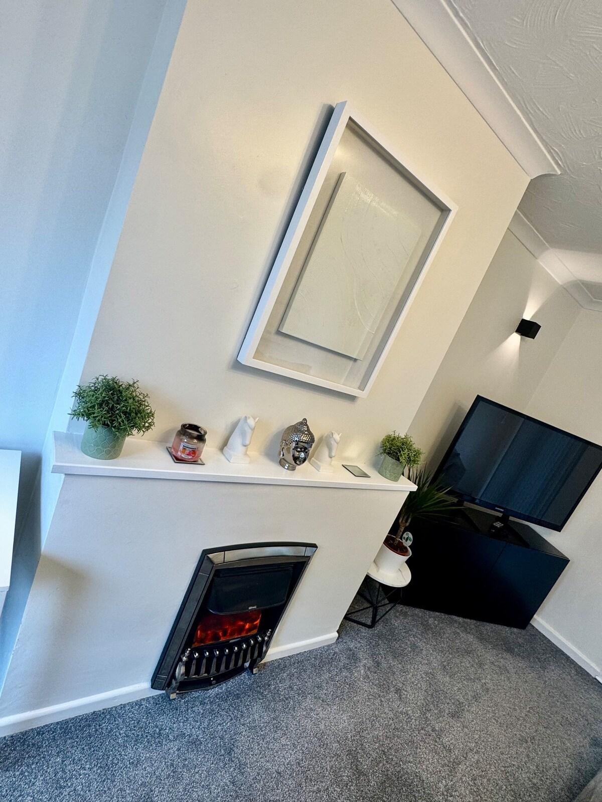 Spacious & Comfortable 3-Bed Home - Private Drive4
