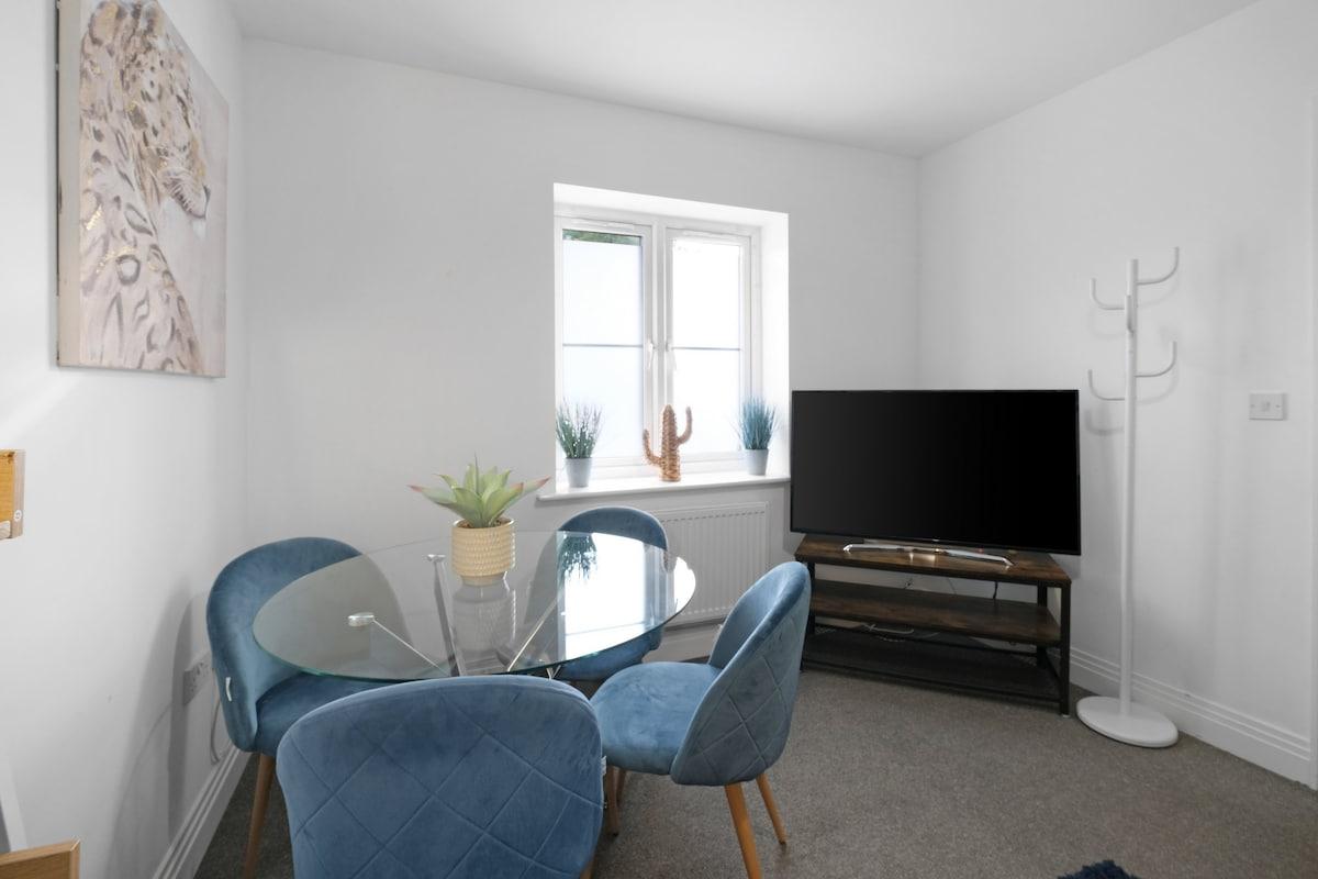 Spacious 6 Bedroom 2 Bath Serviced Hse w/ Parking4