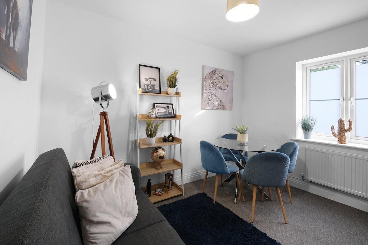 Spacious 6 Bedroom 2 Bath Serviced Hse w/ Parking6