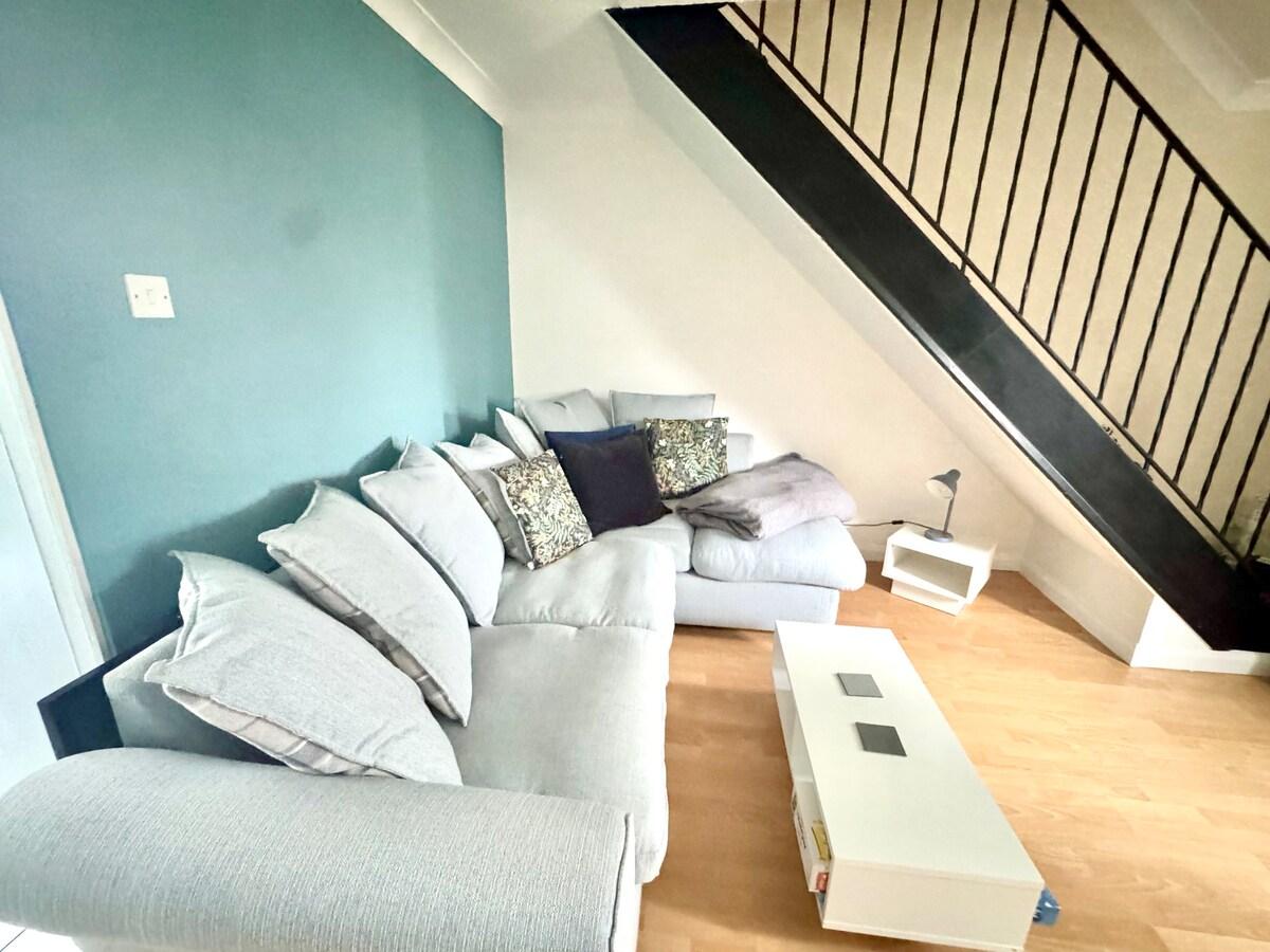 Homely 2 bedroom house, parking1