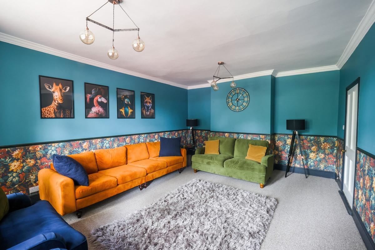 5 bed, central home- beautiful & modern1