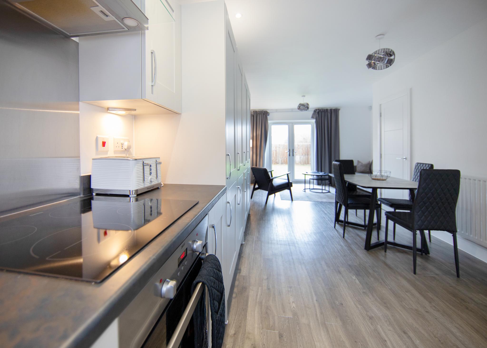 Stylish 2 Bedroom House - Village Location4