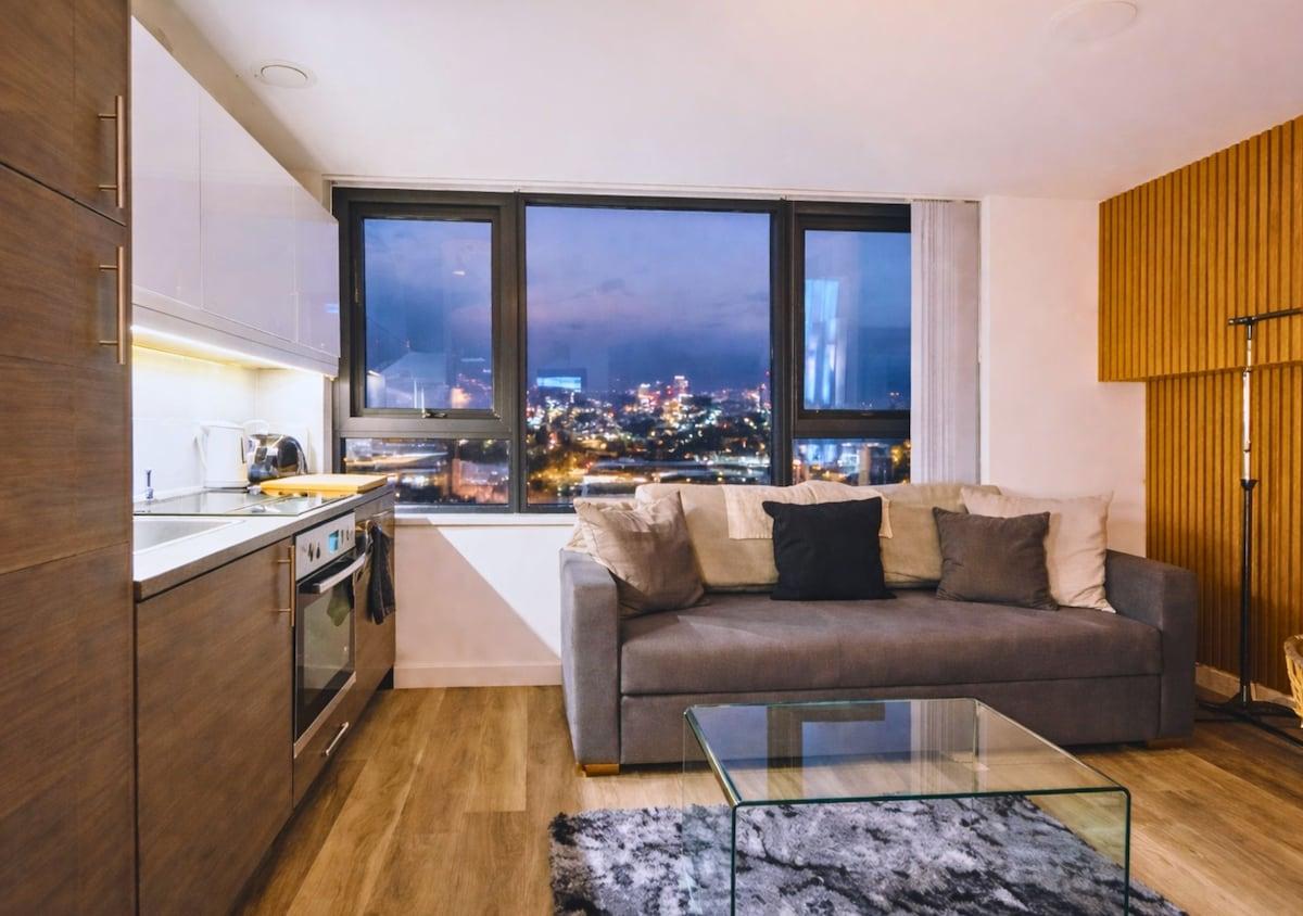 Stylish City Escape near Cavern Quarter, sleeps 41