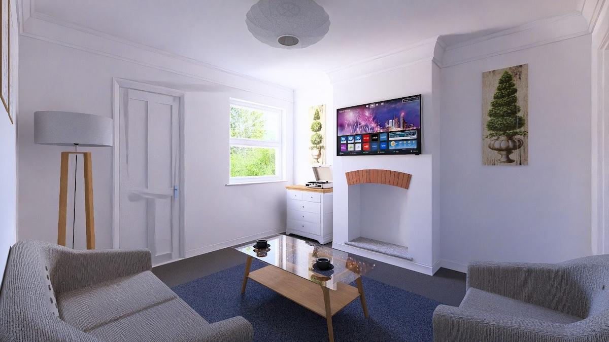 3 Bed House with Parking Under Refurbishment1