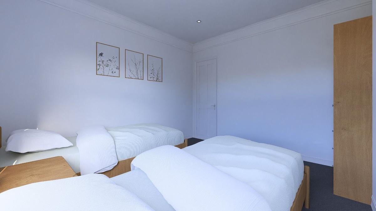 3 Bed House with Parking Under Refurbishment5