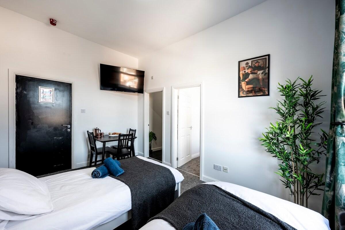 Bright Upper-Floor Suite | Sleeps 4 | Room Only4