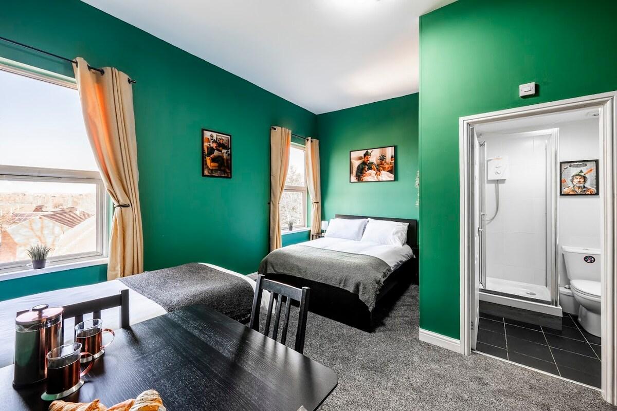 Room Only | Ensuite | Parking | Sleeps 32