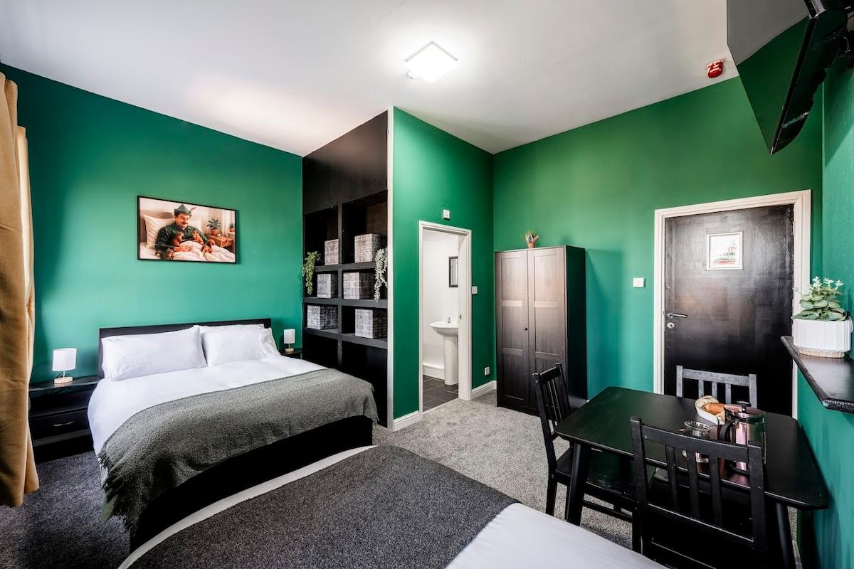 Room Only | Ensuite | Parking | Sleeps 33