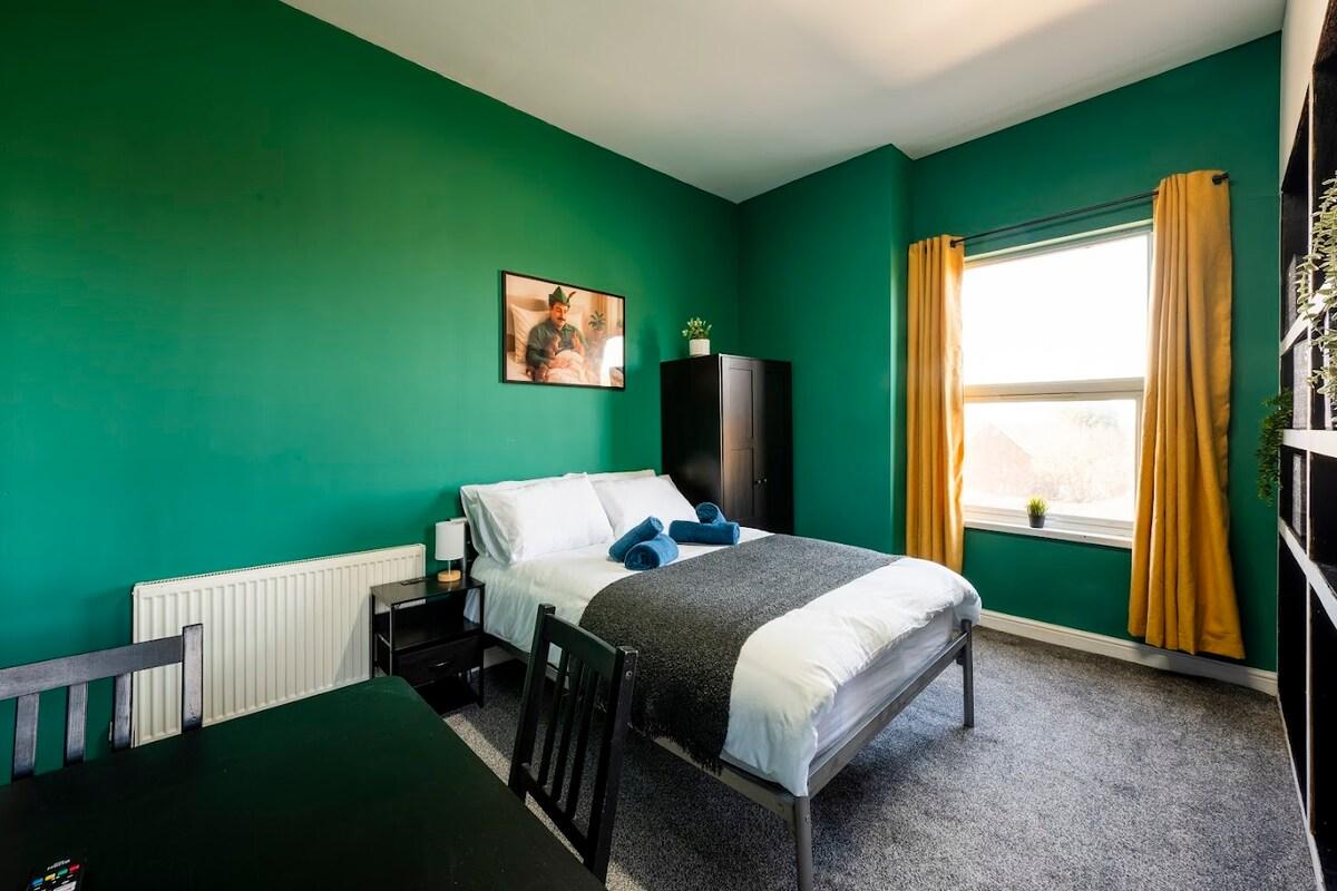 Room Only | Ensuite | Sleeps 33