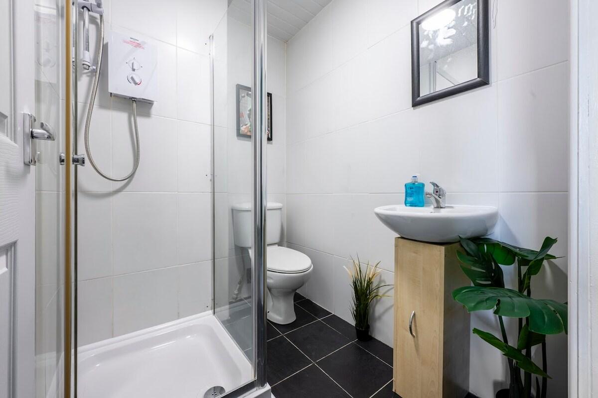 Room Only | Upper Ensuite | Sleeps 46