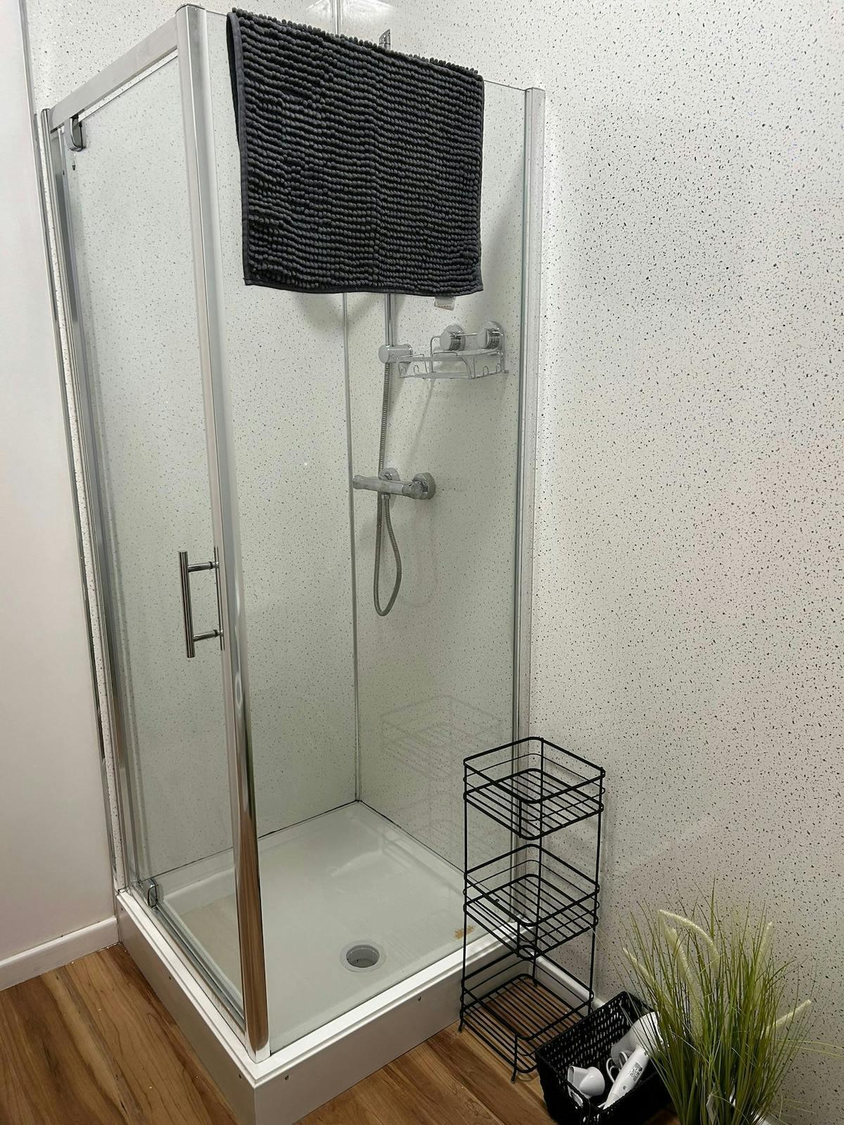 City-Centre Studio · Self-Contained · Sleeps 33