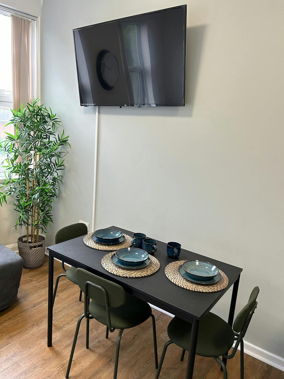 City-Centre Studio · Self-Contained · Sleeps 35