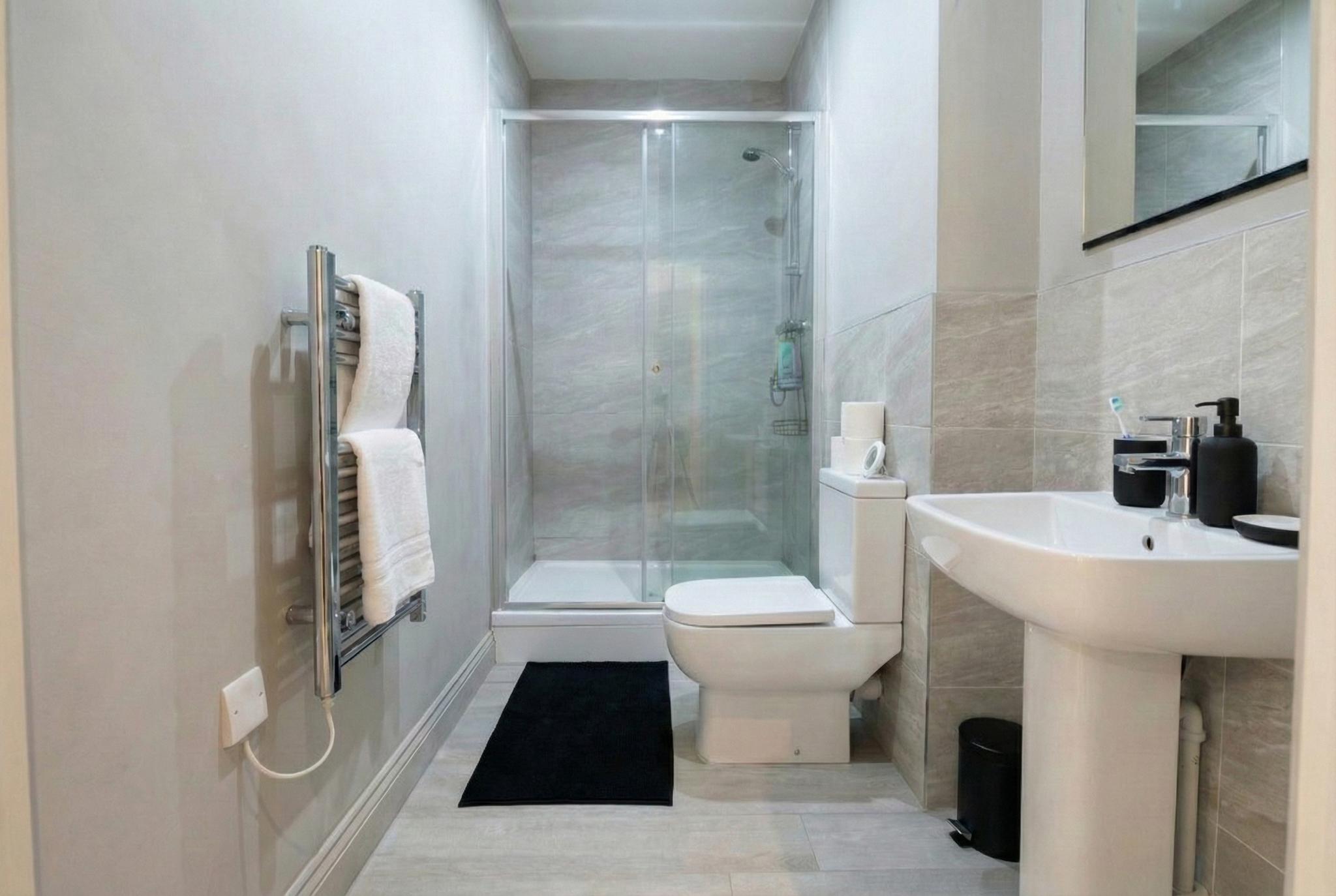 Spacious Comfort | Cinema lux | Prime Leeds5