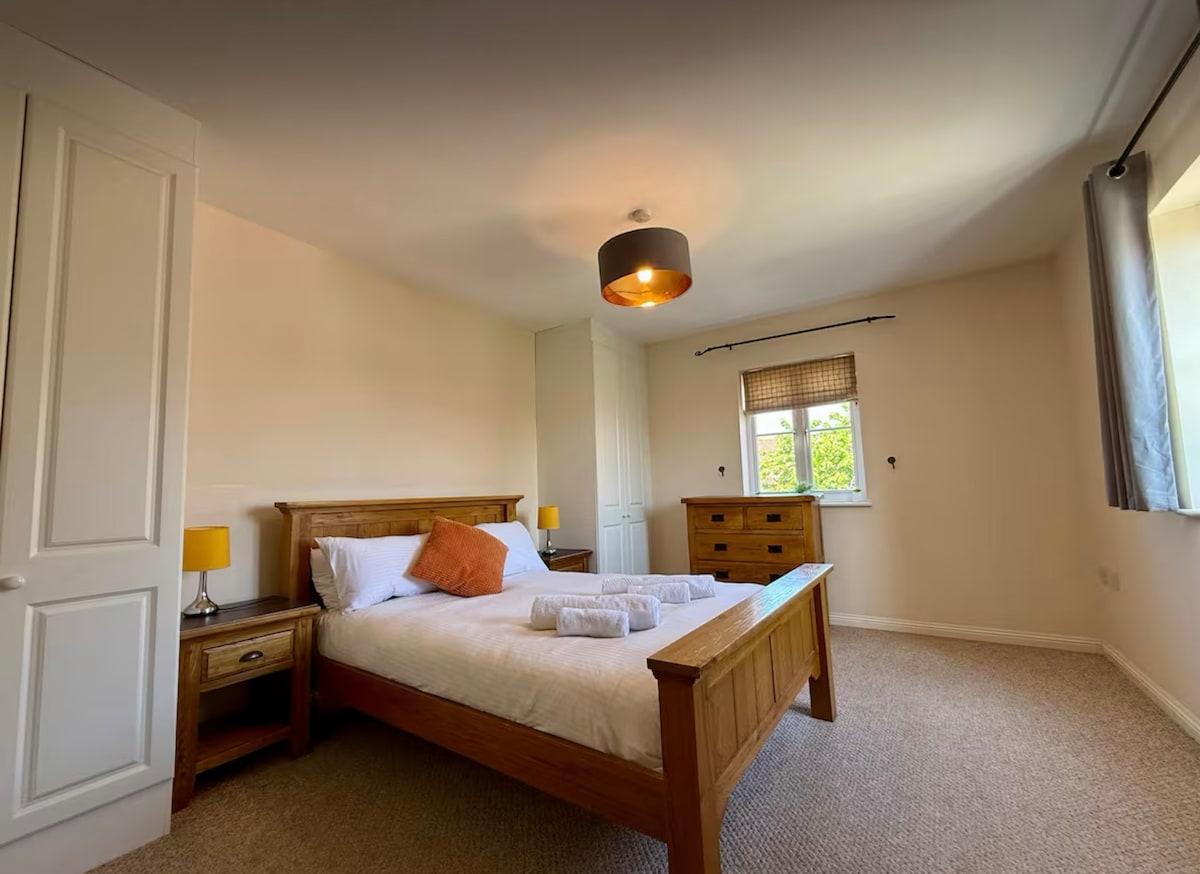 Marlow Town-House Contractors & Families Welcome1