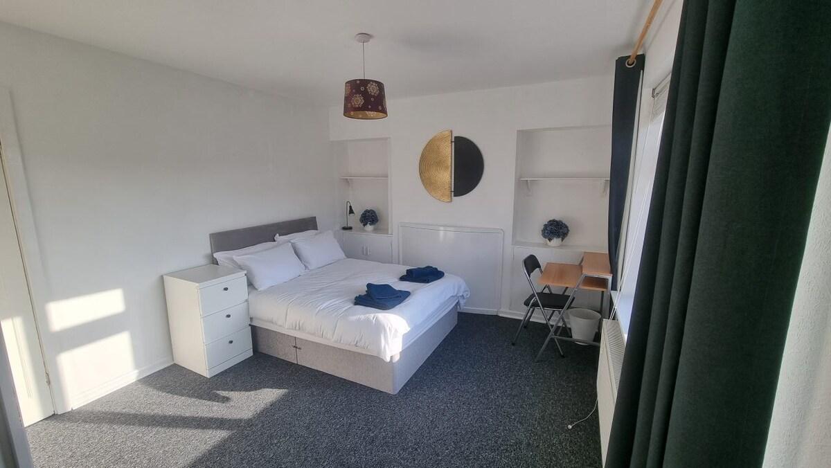 Private Studio Apartment · Quiet · Sleeps 2