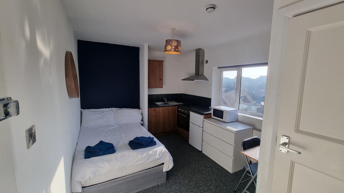 Self-Contained Studio Private Bathroom Sleeps 2