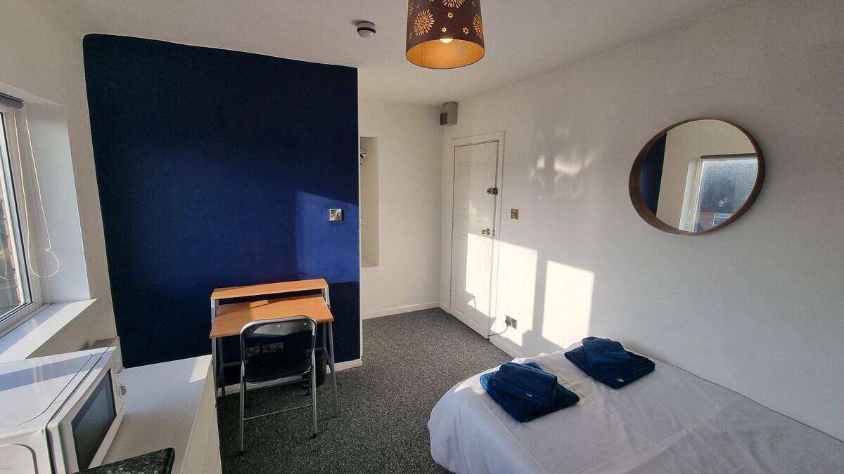 Self-Contained Studio Private Bathroom Sleeps 23