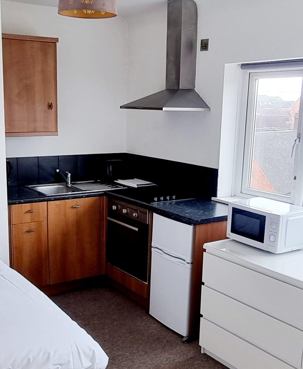 Self-Contained Studio Private Bathroom Sleeps 24
