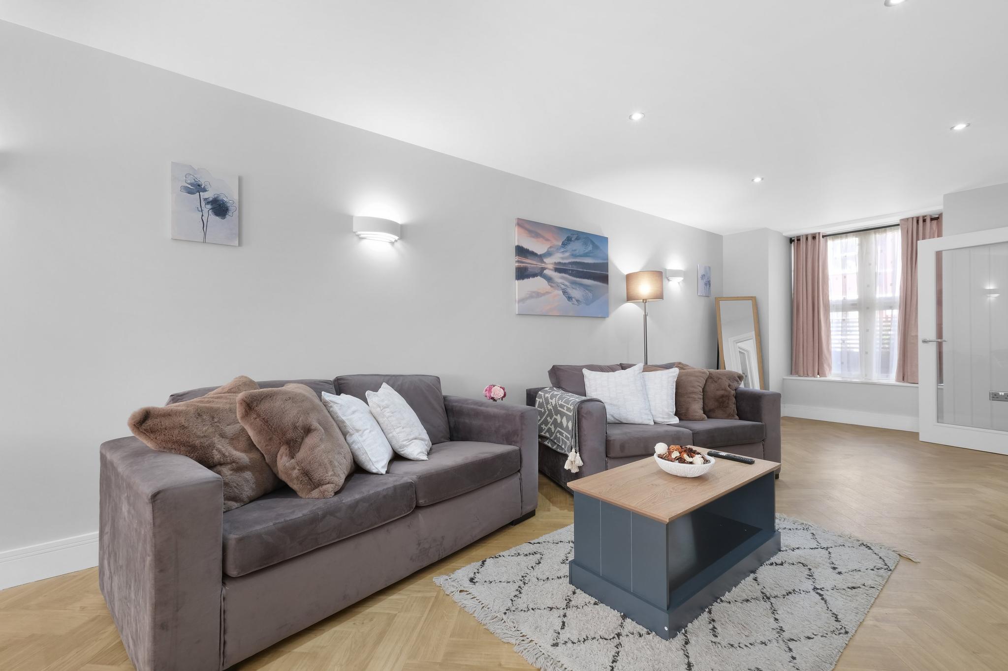 Comfortable 4 Bedroom and 3.5 Bath Family Home2