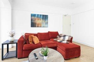 Spacious 4-Bed Semi-Detached House | Driveway Park1