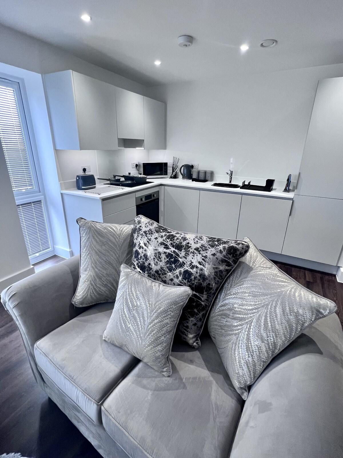 2 bed, Modern apartment close to Bicester Village1