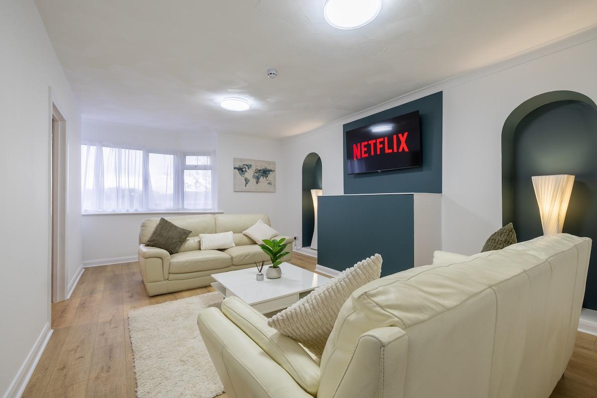 The Hove Retreat | Sleeps 10 | 4BR Coastal Escape