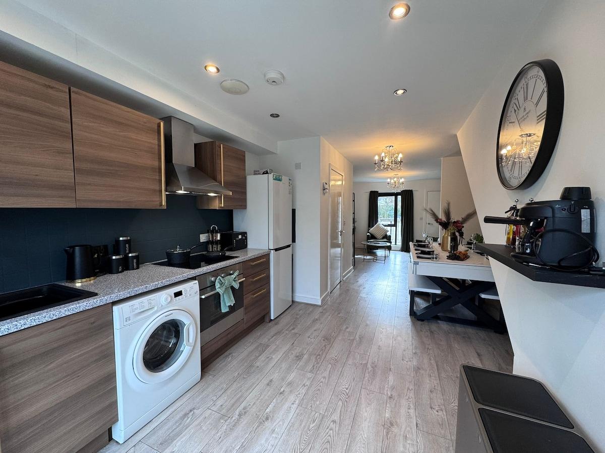 Winsick Residences Salford 3 bed up to 7 guests5