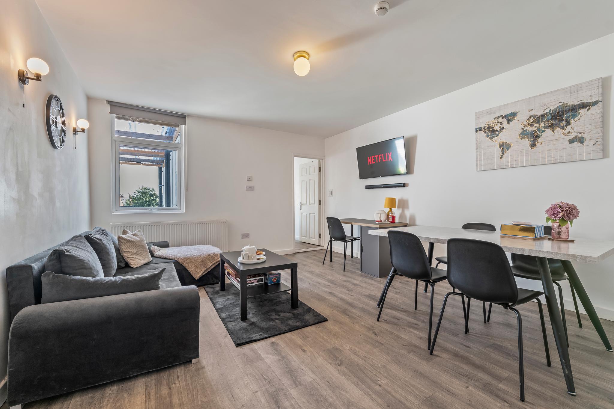 Executive 4Bedroom | Sleeps 9 | City Centre Nearby6