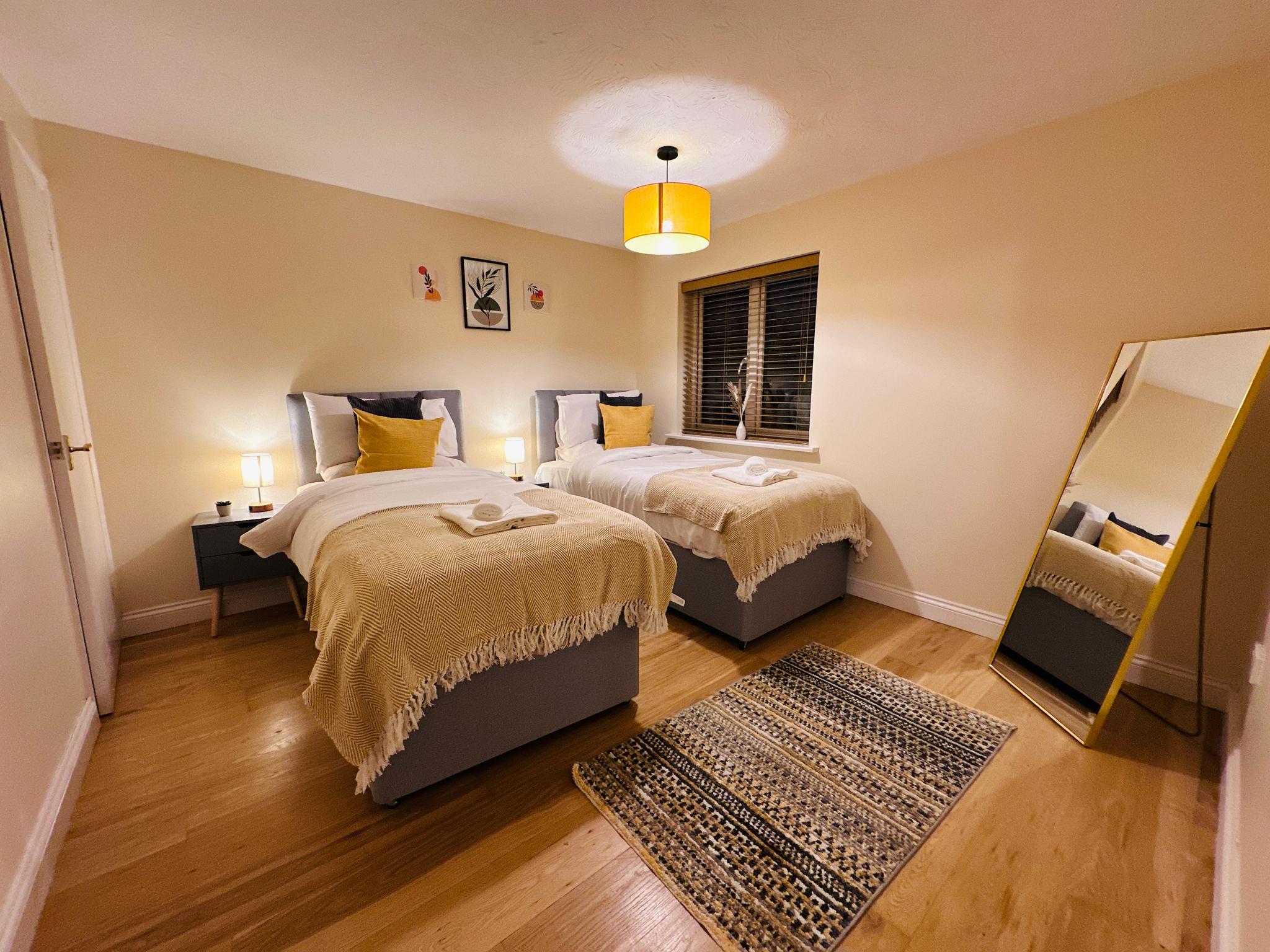 Cambridge | 3 BDR | Free Parking | Garden2